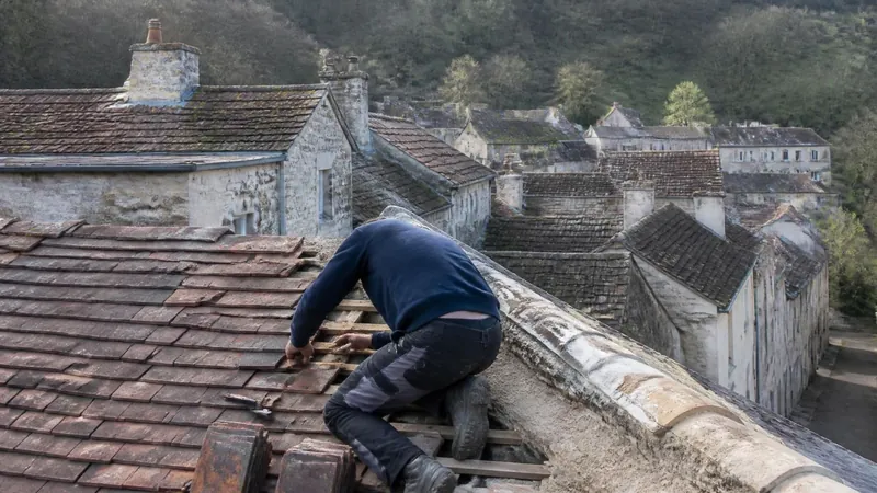 Toitures anciennes d’Étampes au pied des coteaux